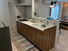 対面式キッチンなのでリビングにいるご家族とコミュニケーションを取りながら洗い物や、お料理が楽しめそうですね＾＾