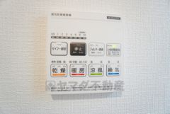 浴室暖房乾燥機には、暖房、乾燥、涼風、換気の4つの機能が付いています。タイマー付きです。換気・雨の日の洗濯も安心です＾＾