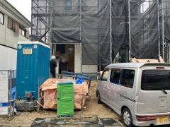 駐車スペースは3台分を確保（車種による）。マイカー用に、お客さま用に、余裕を持ってご利用いただけます＾＾ 