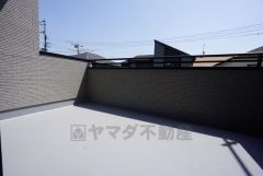 陽当たりが良さそうな南向きバルコニー。