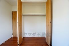 たっぷり収納できるクローゼット付きでお部屋の中をすっきりと快適に保てます。