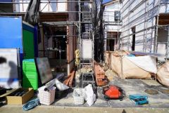 左側が1号棟。カースペースはガレージ1台と1台の計2台分を確保＾＾