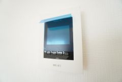 防犯性、セキュリティ対策に安心できるテレビモニター付きインターフォンです。セールスマン対策にもなり安心できます。