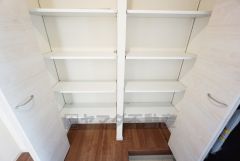 玄関収納は可動棚付き。収納したいものによって高さが変えられるので、便利ですね＾＾