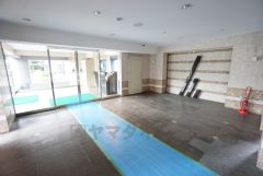 清掃の行き届いたきれいなエントランス。