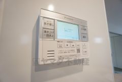 ボタン1つでらくらく操作できる給湯器リモコン。