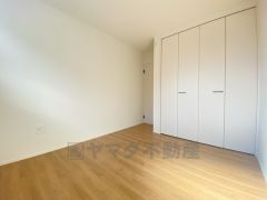 クローゼット付きなので、すっきりと整理整頓でき気持ちよく過ごせますね＾＾