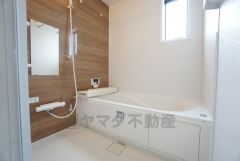 おいだき機能つきなのでお風呂に入る時間が異なるご家庭には嬉しいですね。ボタン一つで快適で便利な生活が＾＾