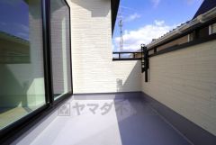 南向きで陽当たりの良いバルコニーです。お洗濯やお布団干しはもちろん、日光浴スペースにも＾＾足元は防水工事施工済です。