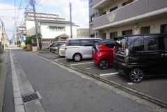 住人以外の車の進入も少なく、小さなお子様を持つご家庭にも安心です。
