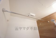 雨の日の洗濯も安心できる浴室暖房乾燥機付き浴室。