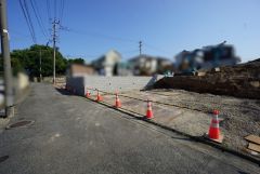前面道路含む現地写真。