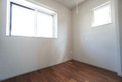 あると嬉しい1階の一部屋。お子様のお昼寝スペースや客間、お友達やご親戚のお泊り部屋としても使えます。