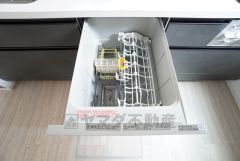 炊事時間を大幅に短縮できる食器洗浄乾燥機付き＾＾食器を洗う手間が減るので家族とのコミュニケーションの時間や自分の時間が増えますね。