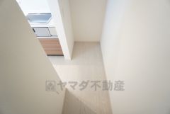 キッチン横に広々としたパントリー付き＾＾長期保存ができるもの、調理器具、防災グッズを入れておくのもいいですね。