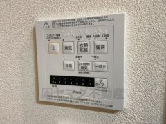 浴室暖房乾燥機には、暖房、乾燥、涼風、換気の4つの機能が付いています。タイマー付きです。換気・雨の日の洗濯も安心です＾＾