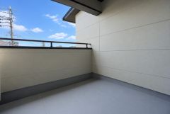 広々としたバルコニー。 天気のいい日にはお布団もまとめて干せそうですね＾＾