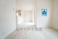 陽光あふれる明るい空間です。ゆったりと寛げる憩いの場となりそうです＾＾