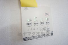 浴室暖房乾燥機には、暖房、乾燥、涼風、換気の4つの機能が付いています。タイマー付きです。換気・雨の日の洗濯も安心です＾＾