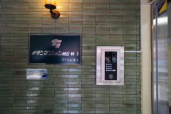 住民以外の人が入りにくいオートロック付きマンション。インターホン越しだと訪問営業も断りやすいですね＾＾