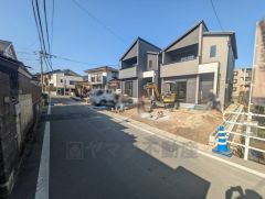 小学校まで徒歩7分圏内＾＾子育て世代におススメです。周辺にはコンビニ・スーパー・病院等があり周辺環境充実＾＾是非お問い合わせください。