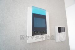 防犯はもちろん、セールスマン対策にもなるモニター付きインターホンです。 来訪者の顔が見えるので安心ですね＾＾