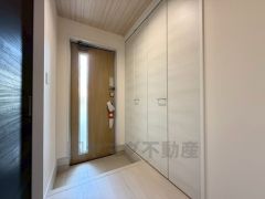 ご家族の靴をスッキリと片付けられるシューズボックス付きの玄関です＾＾スッキリと片付いた玄関は気持ちがいいです。