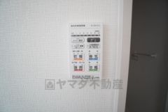 浴室暖房乾燥機には、暖房、乾燥、涼風、換気の4つの機能が付いています。タイマー付きです。換気・雨の日の洗濯も安心です＾＾