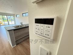 キッチン横からお湯張り、追い炊き、足し湯がボタン一つで楽々操作できる給湯機リモコンです＾＾