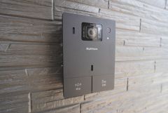 防犯性、セキュリティ対策に安心できるテレビモニター付きインターフォンです。セールスマン対策にもなり安心できます。