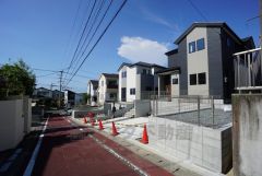 前面道路は西側約4ｍの公道に面しています＾＾