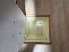 キッチンに床下収納があります。長期保存ができるもの、調理器具、防災グッズを入れておくのもいいですね。