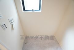 ランドリースペース上部には窓も付いており換気に便利です＾＾