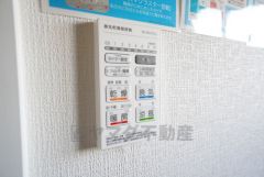 浴室暖房乾燥機には、暖房、乾燥、涼風、換気の4つの機能が付いています。タイマー付きです。換気・雨の日の洗濯も安心です＾＾