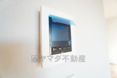 防犯はもちろん、セールスマン対策にもなるモニター付きインターホンです。お子さん1人での留守番時にも活躍しそうです。