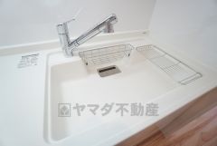 大きなお鍋も楽々洗える幅の広いシンクです＾＾