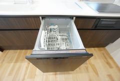 家事の時間短縮につながる食洗機付き。