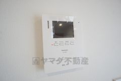 防犯性もばっちり、TVモニター付きインターフォン完備。大きなモニターで玄関先を確認できます。