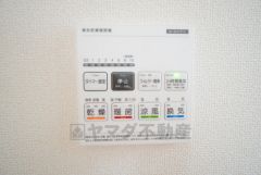 浴室暖房乾燥機には、暖房、乾燥、涼風、換気の4つの機能が付いています。タイマー付きです。換気・雨の日の洗濯も安心です＾＾