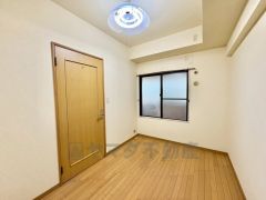 住む人のこだわりを活かす洋室＾＾クローゼットもあり荷物もすっきり片付けられ、ゆとりのある暮らしが出来ます＾＾ 