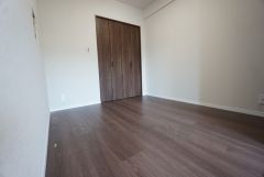 住む人のこだわりを活かす洋室＾＾広めのクローゼットもあり荷物もすっきり片付けられ、ゆとりのある暮らしが出来ます＾＾ 