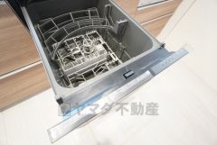 炊事時間を大幅に短縮できる食器洗浄乾燥機付き＾＾食器を洗う手間が減るので家族とのコミュニケーションの時間や自分の時間が増えますね。