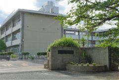 春日南小学校