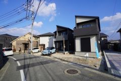 前面道路5.3ｍ公道。左1号棟、右2号棟。