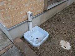 あると便利な外水栓。ガーデニングに、洗車に、泥遊びやペットの散歩の後に。