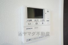 同仕様写真。 おいだき機能つきなのでお風呂に入る時間が異なるご家庭には嬉しいですね。ボタン一つで快適で便利な生活が＾＾