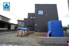 オール電化＾＾角地＾＾敷地約56坪＾＾4LDK＾＾2階3居室WIC付き。JR「田代」駅まで徒歩7分。鳥栖市バス「田代外町住宅南」まで徒歩1分。鳥栖駅・フレスポ鳥栖行き＾＾