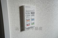 雨の日の洗濯も安心できる浴室暖房乾燥機付き浴室。
