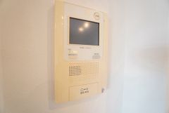 防犯性、セキュリティ対策に安心できるテレビモニター付きインターフォンです。セールスマン対策にもなり安心できます。