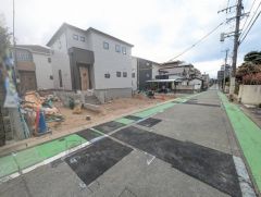 前面道路。北側約6ｍ公道。 前面道路が広く駐車もラクラクです＾＾ お問い合せお待ちしております＾＾
